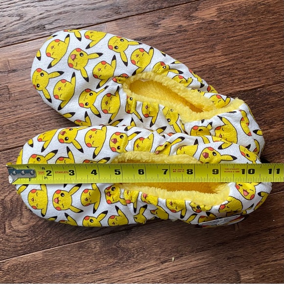 Pokémon Pikachu Slippers Unisex - Picture 6 of 6